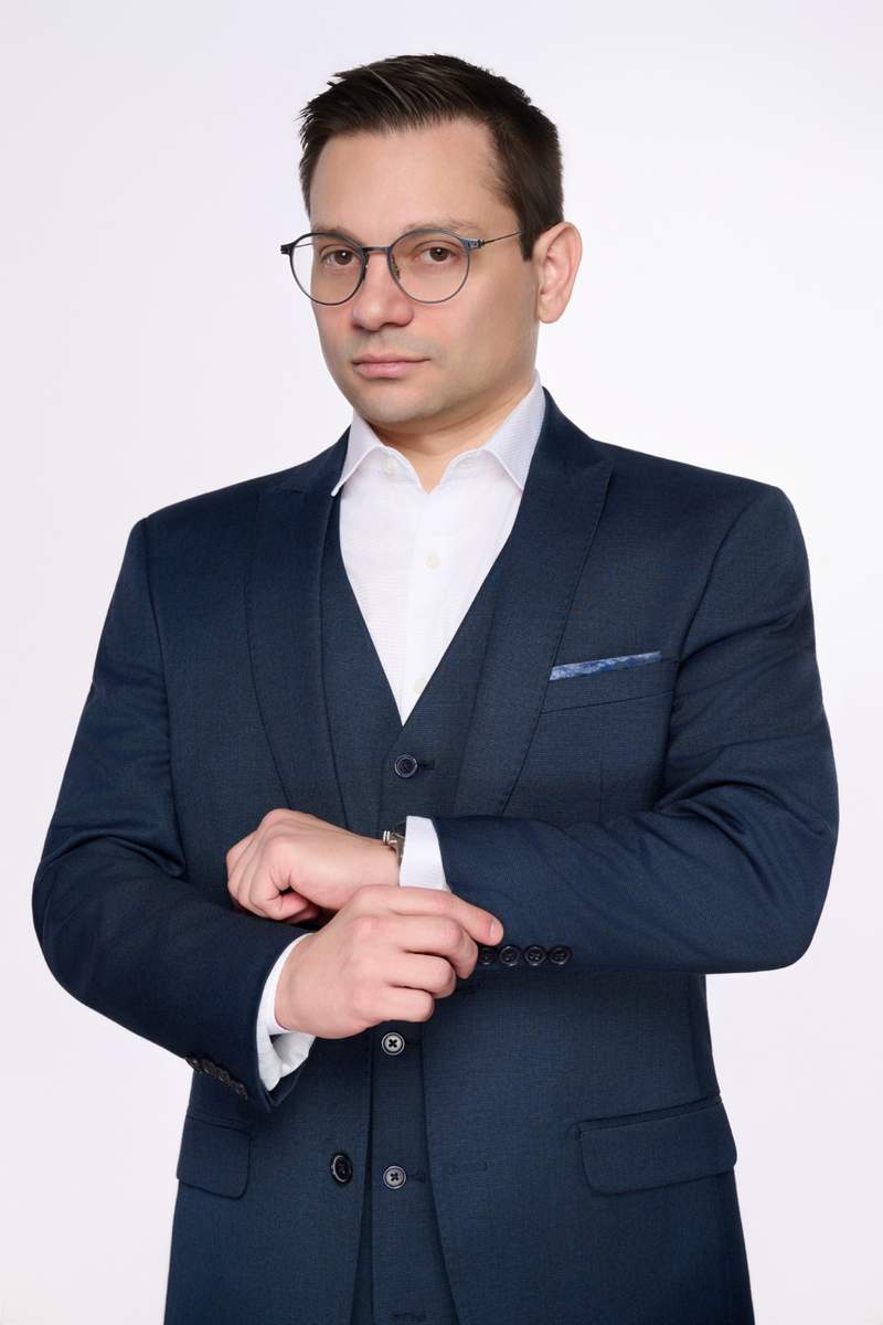 Dr. Valthierre Nunes em seu consultório